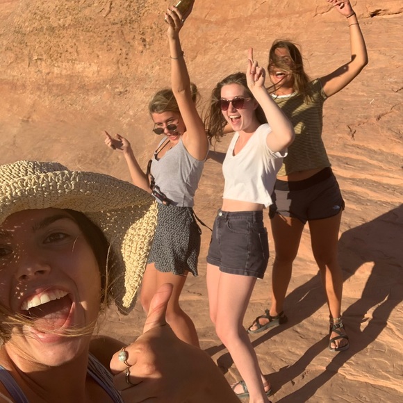 Meet your Posher, Amie - Picture 3 of 4